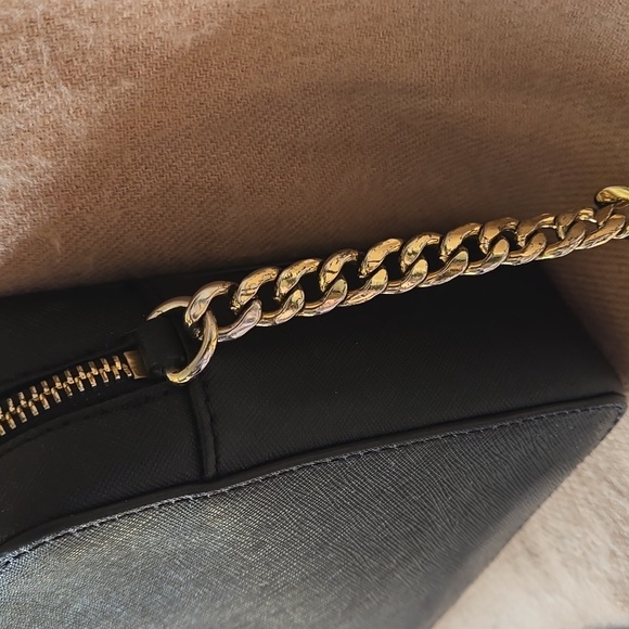 Michael Kors Jetset Crossbody - Picture 6 of 13